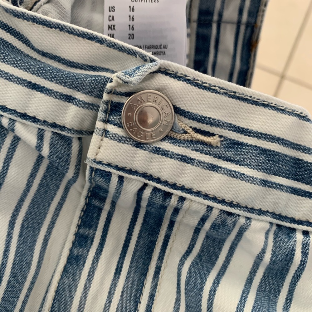 Shorts - Picture 3 of 3
